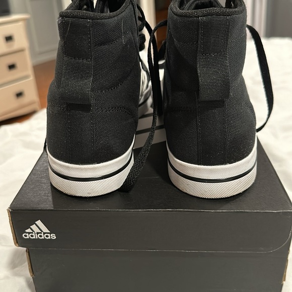 Adidas high tops. Bravada mid. Size 10. - Picture 3 of 4